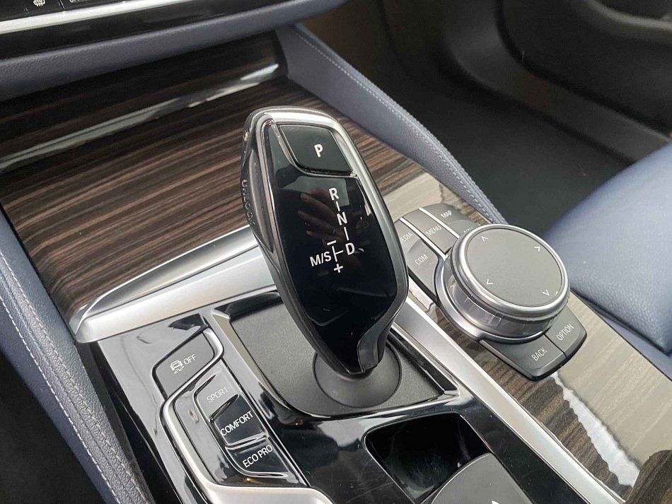 BMW Řada 5 2.0 LuxuryLine 530i xDrive