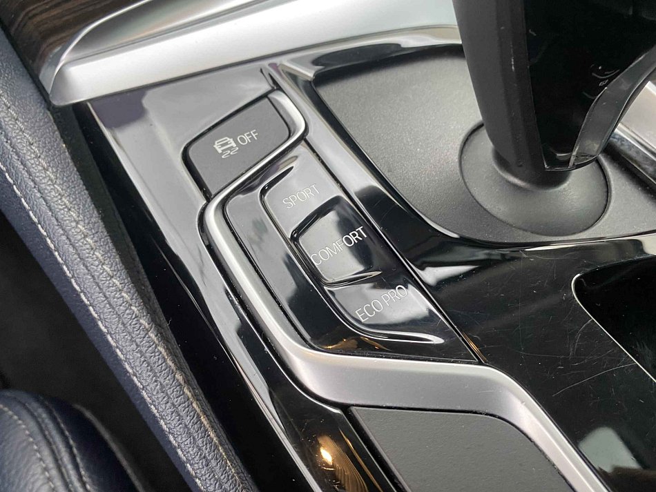 BMW Řada 5 2.0 LuxuryLine 530i xDrive