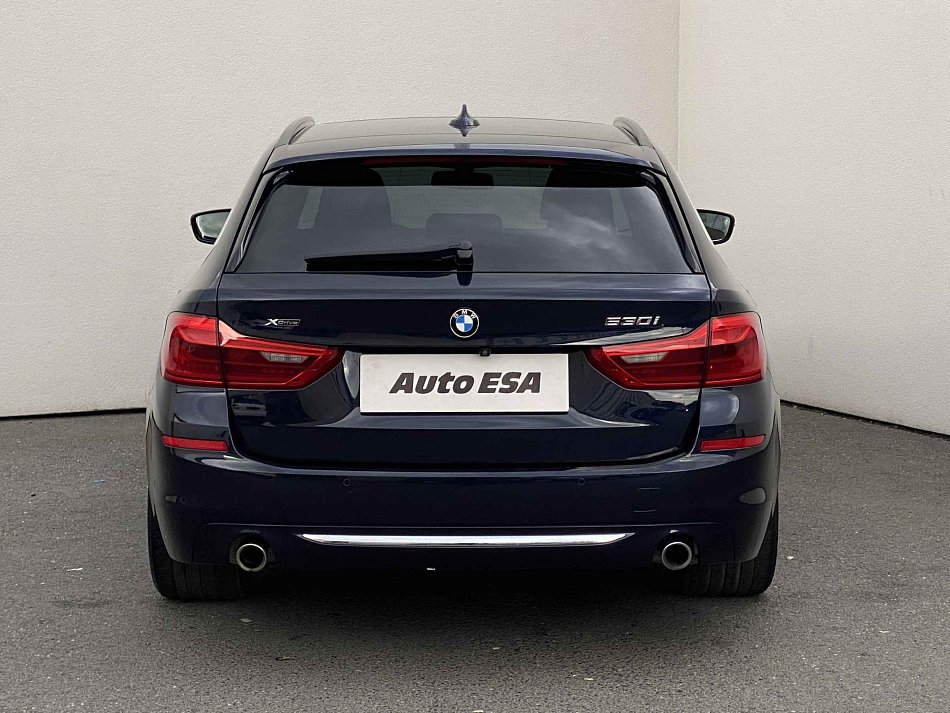 BMW Řada 5 2.0 LuxuryLine 530i xDrive
