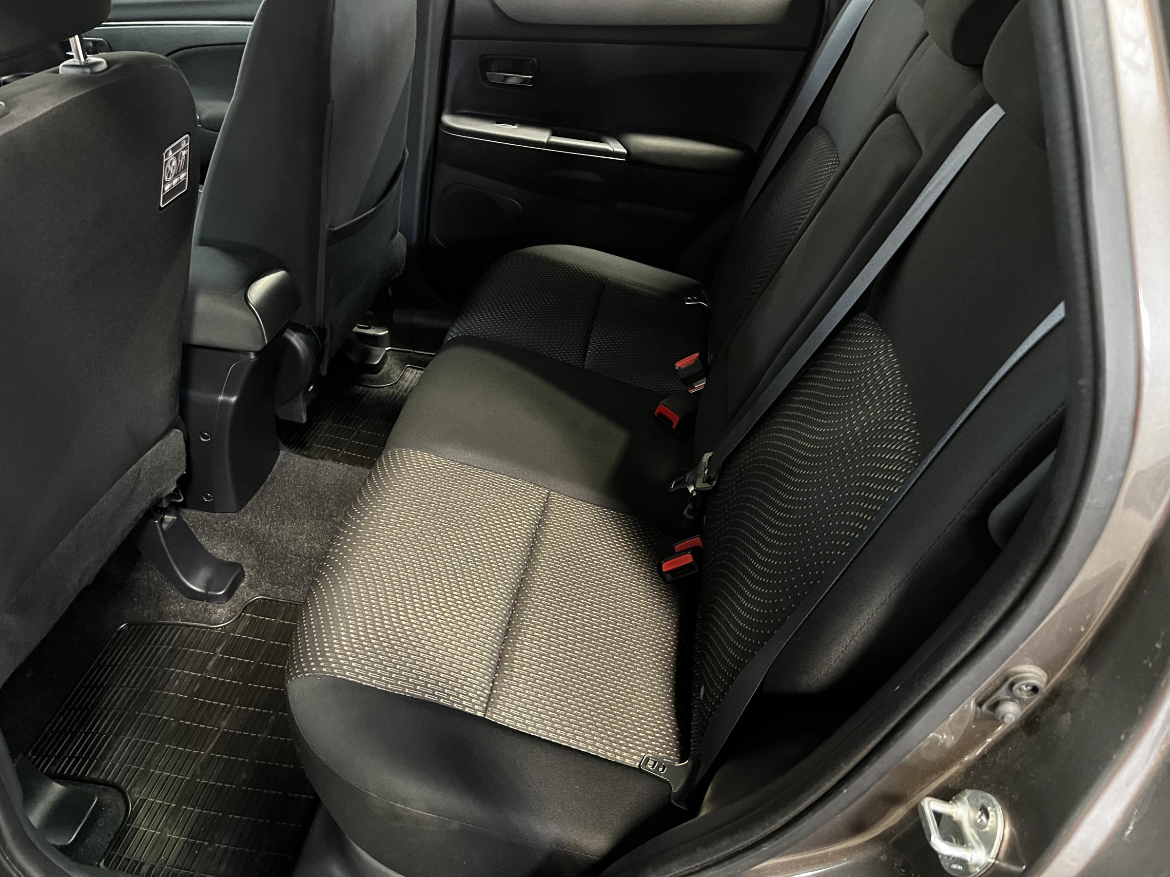 Mitsubishi ASX, 2013 - pohled č. 10