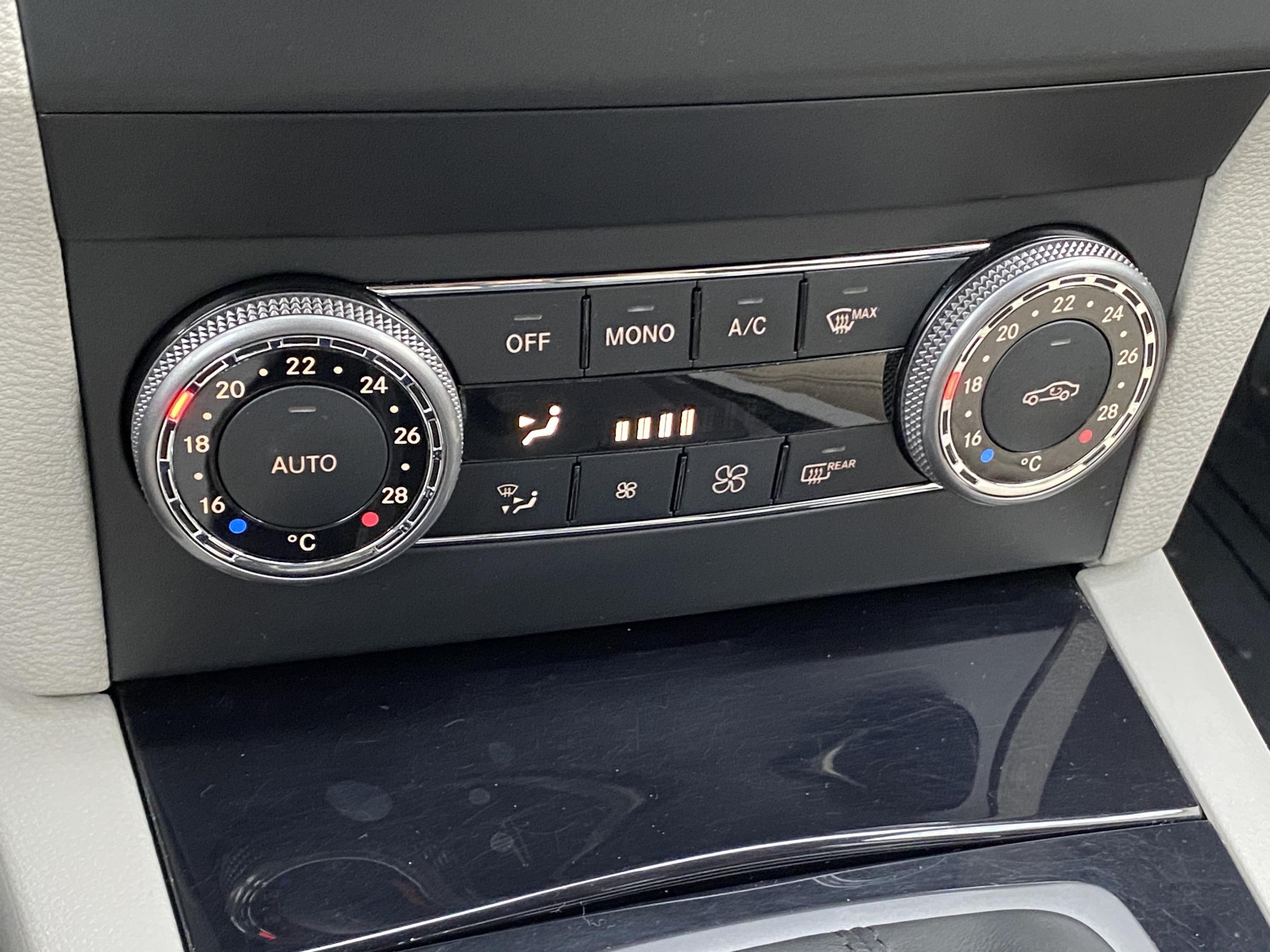 Mercedes-Benz GLK, 2008 - pohled č. 16