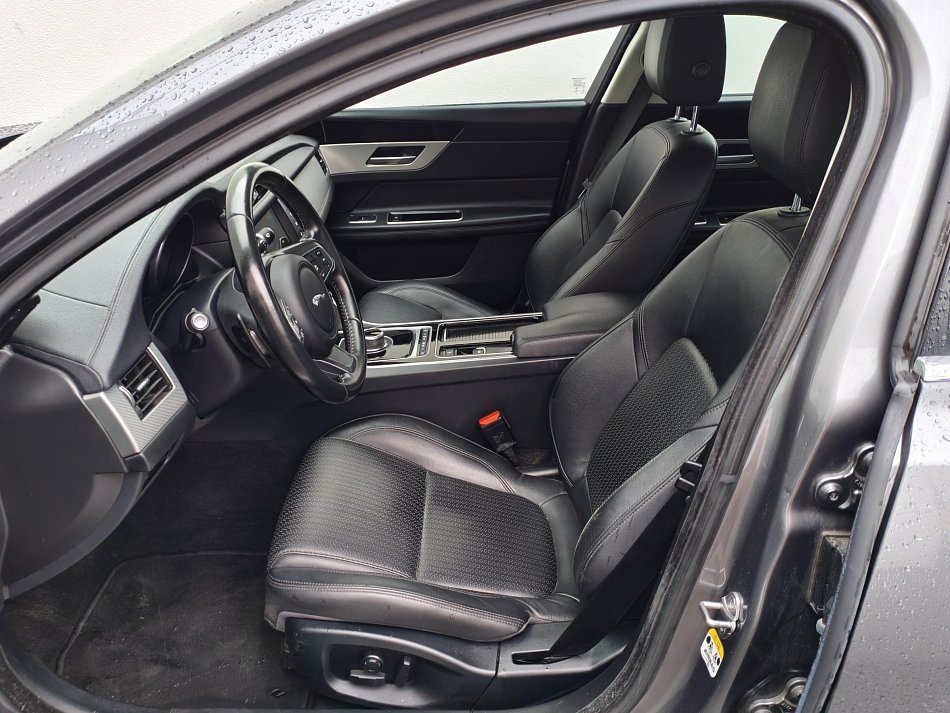 Jaguar XF 2.0 D 