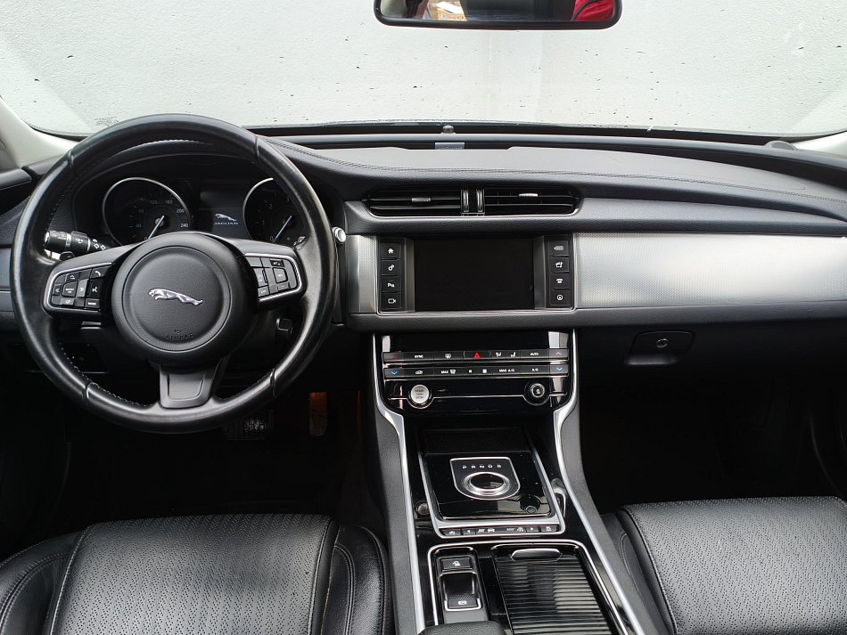 Jaguar XF 2.0 D 