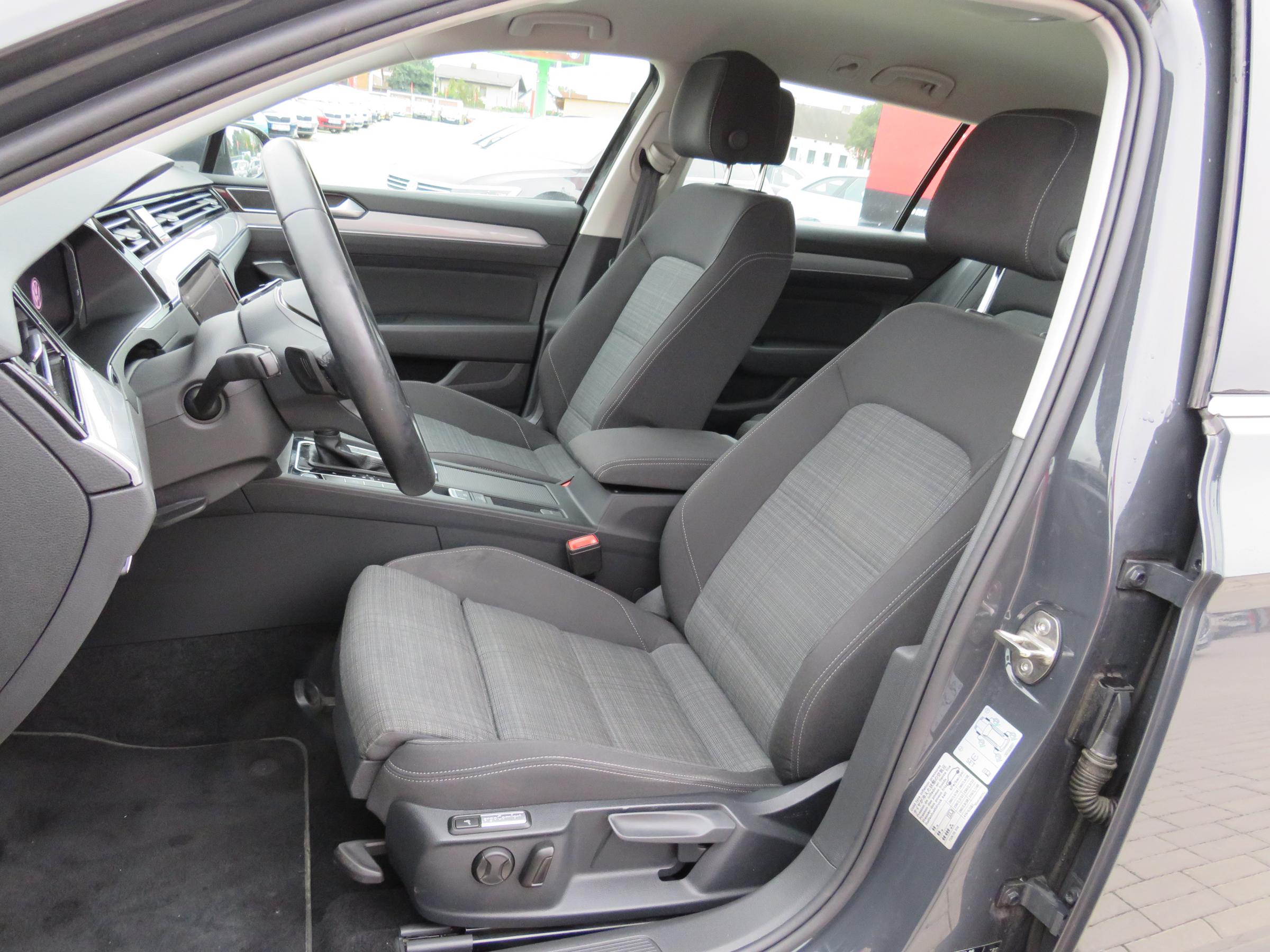 Volkswagen Passat, 2020 - pohled č. 10