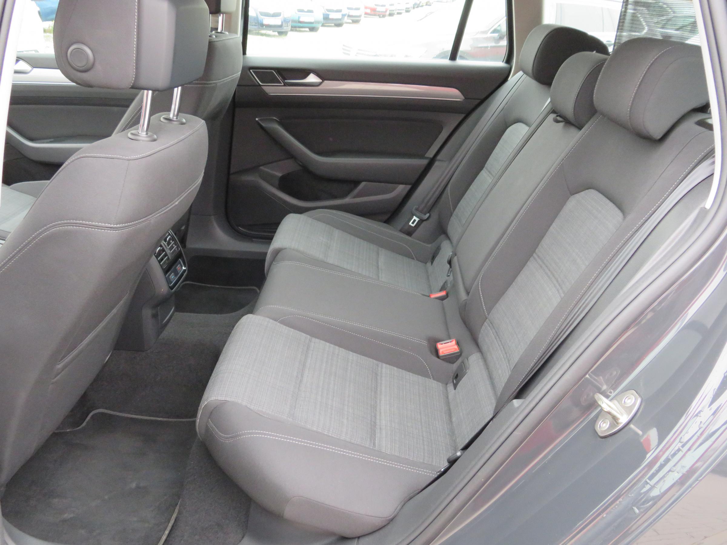 Volkswagen Passat, 2020 - pohled č. 11