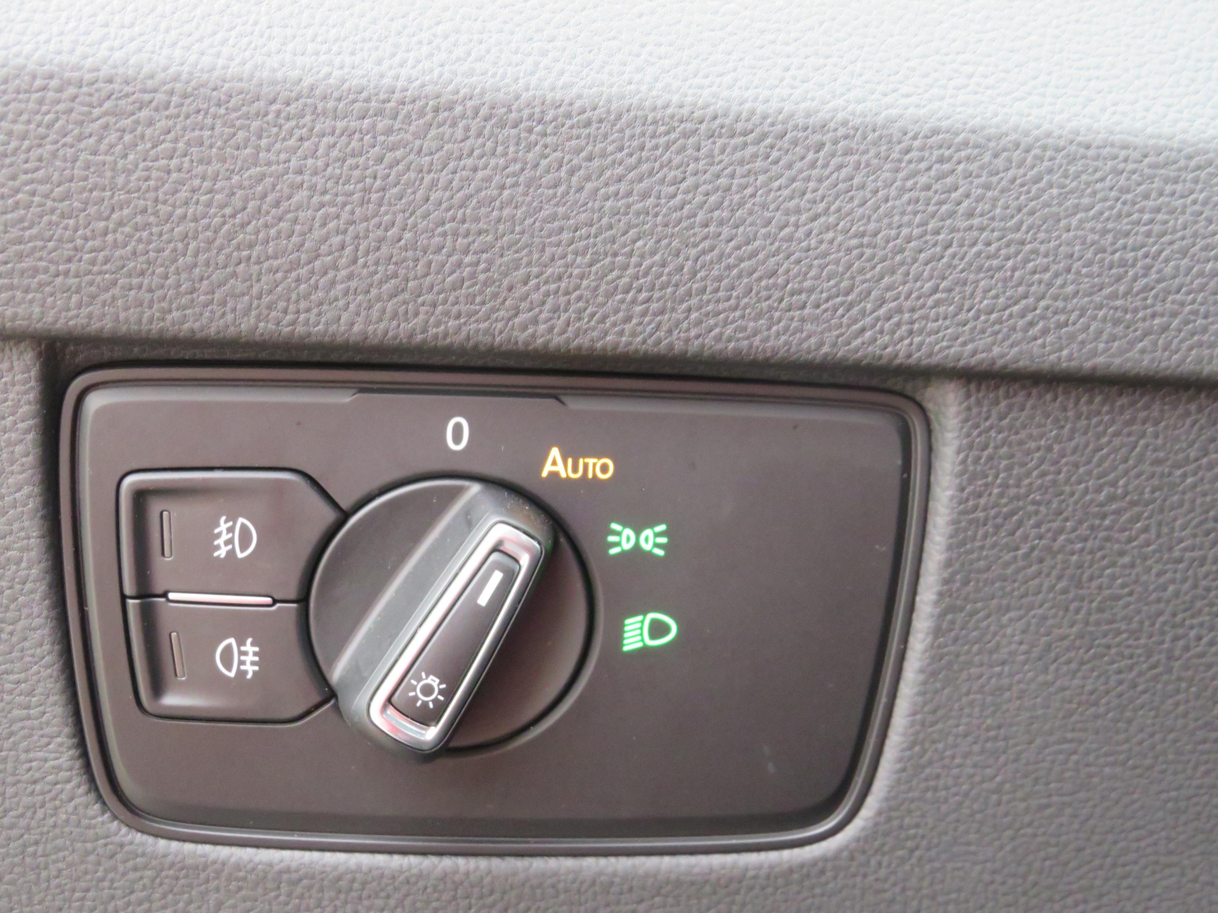 Volkswagen Passat, 2020 - pohled č. 13