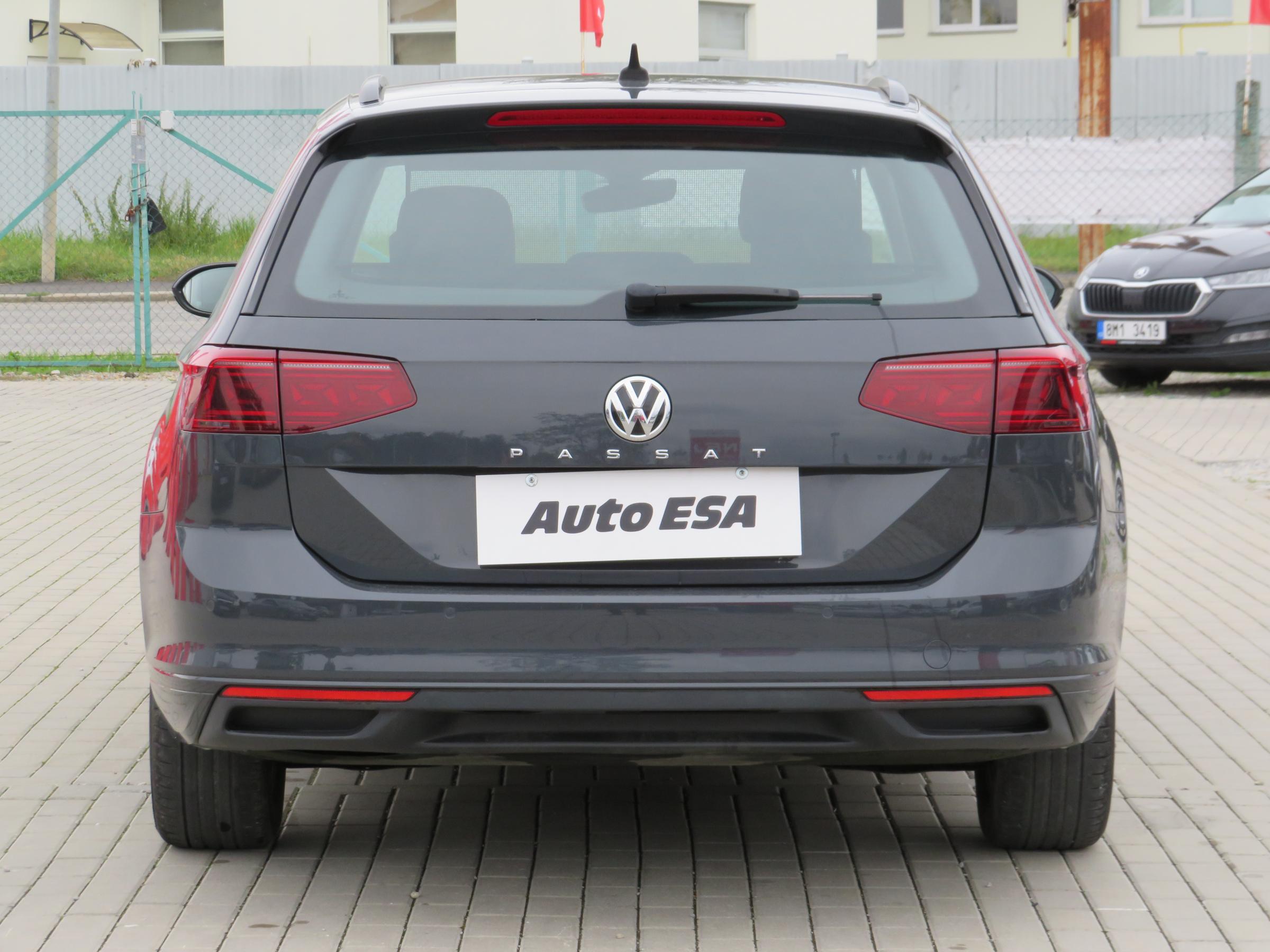 Volkswagen Passat, 2020 - pohled č. 5