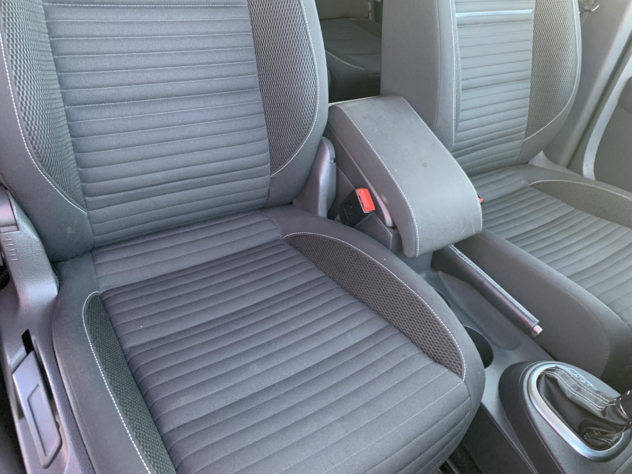 Volkswagen Touran, 2014 - pohled č. 12