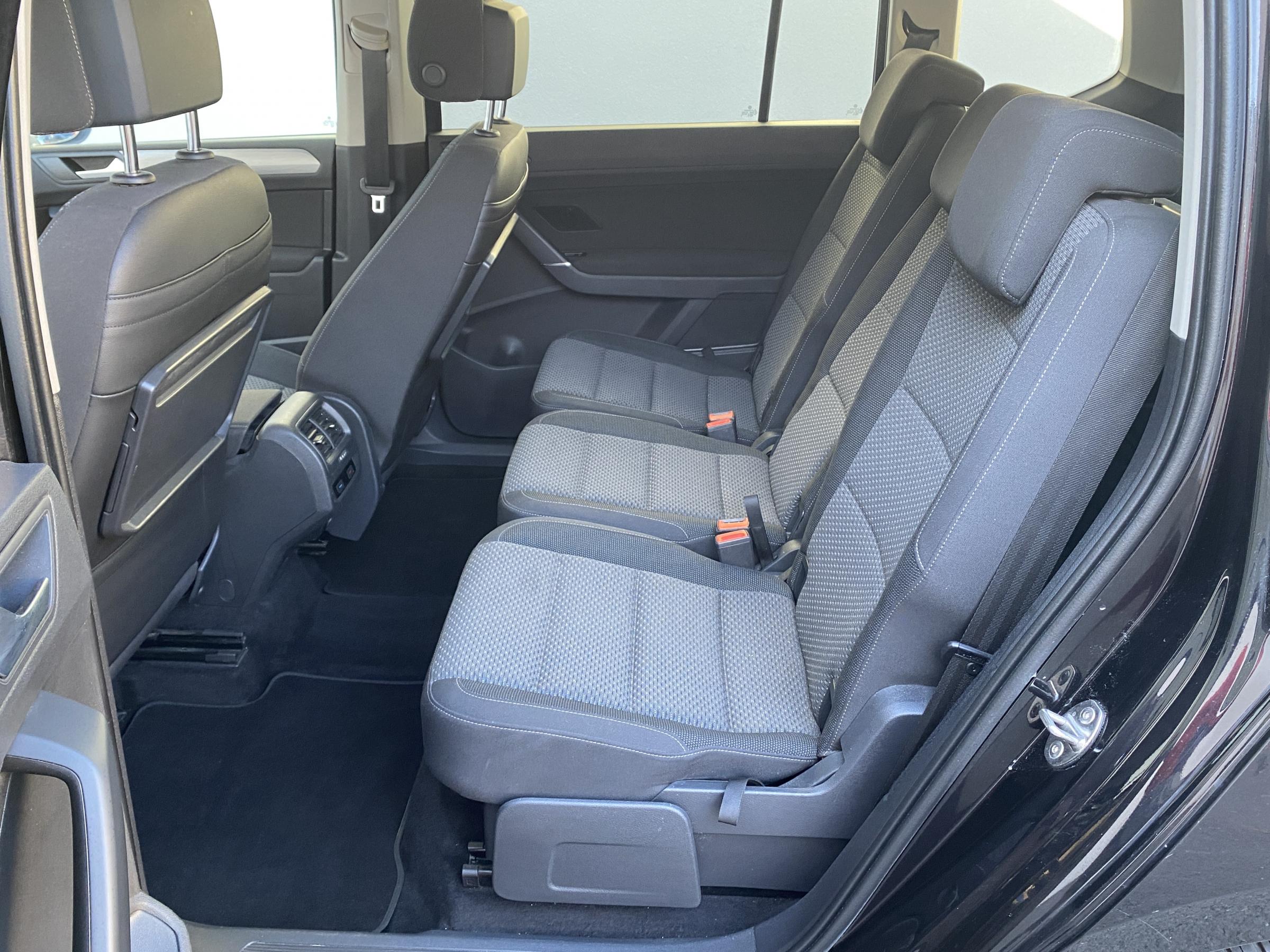 Volkswagen Touran, 2021 - pohled č. 10