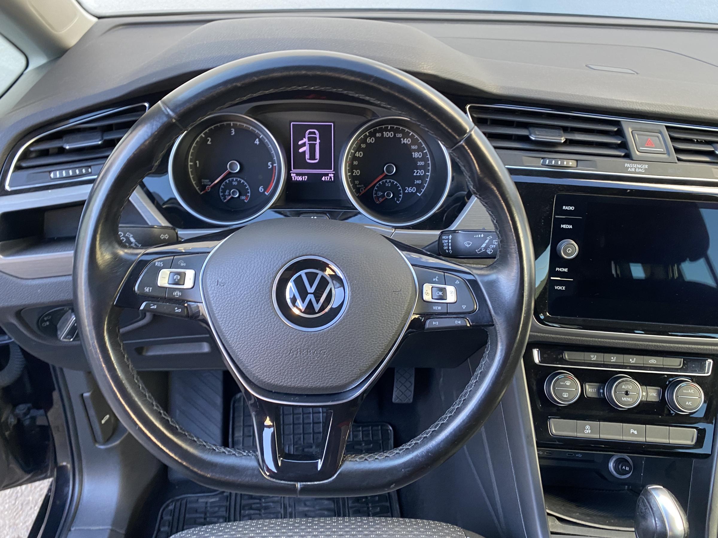 Volkswagen Touran, 2021 - pohled č. 11