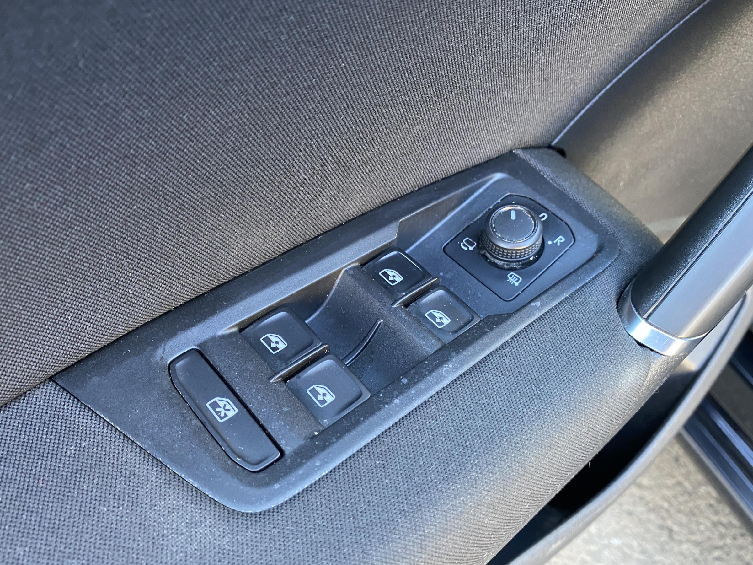 Volkswagen Touran, 2021 - pohled č. 13