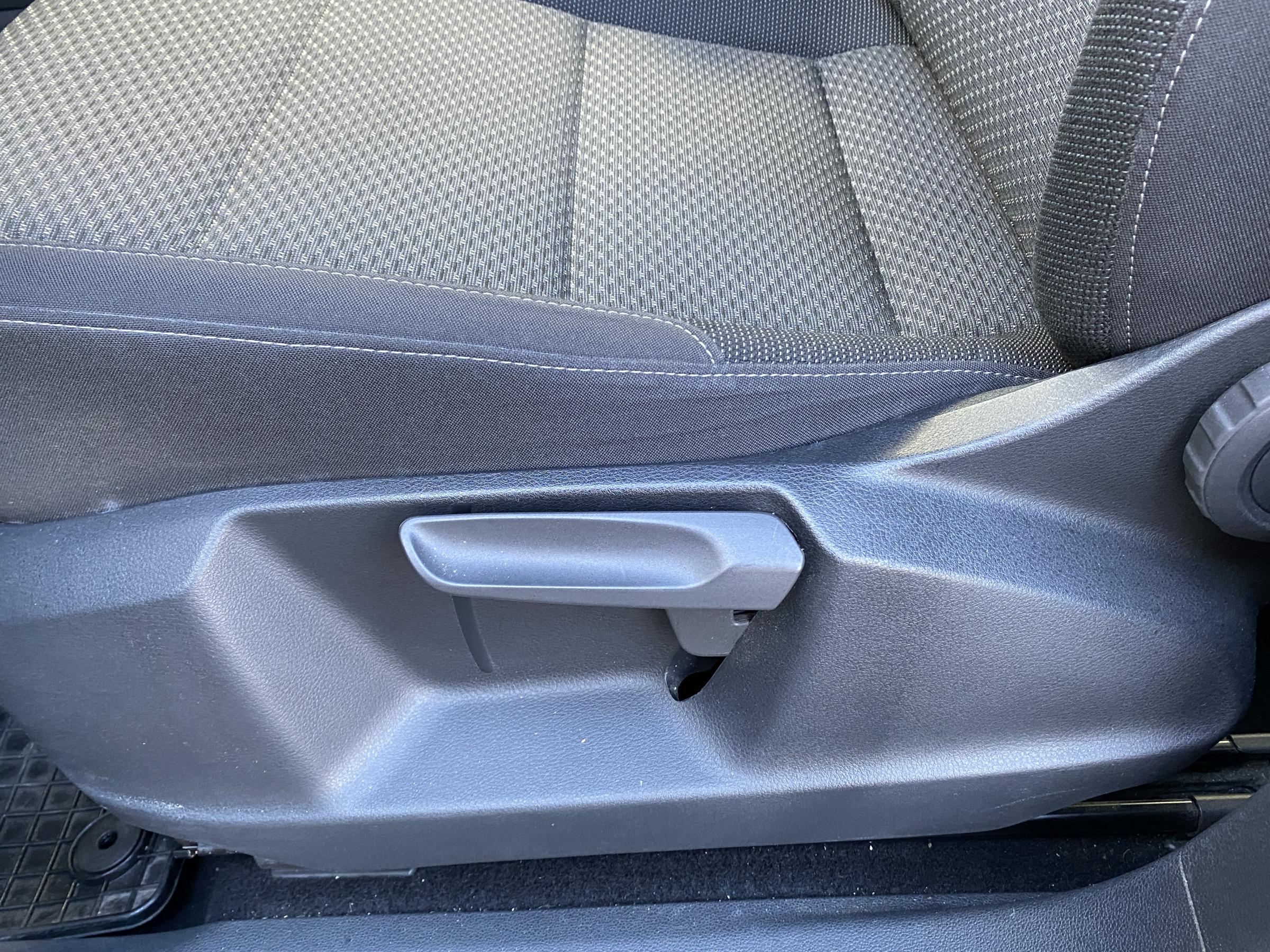 Volkswagen Touran, 2021 - pohled č. 14