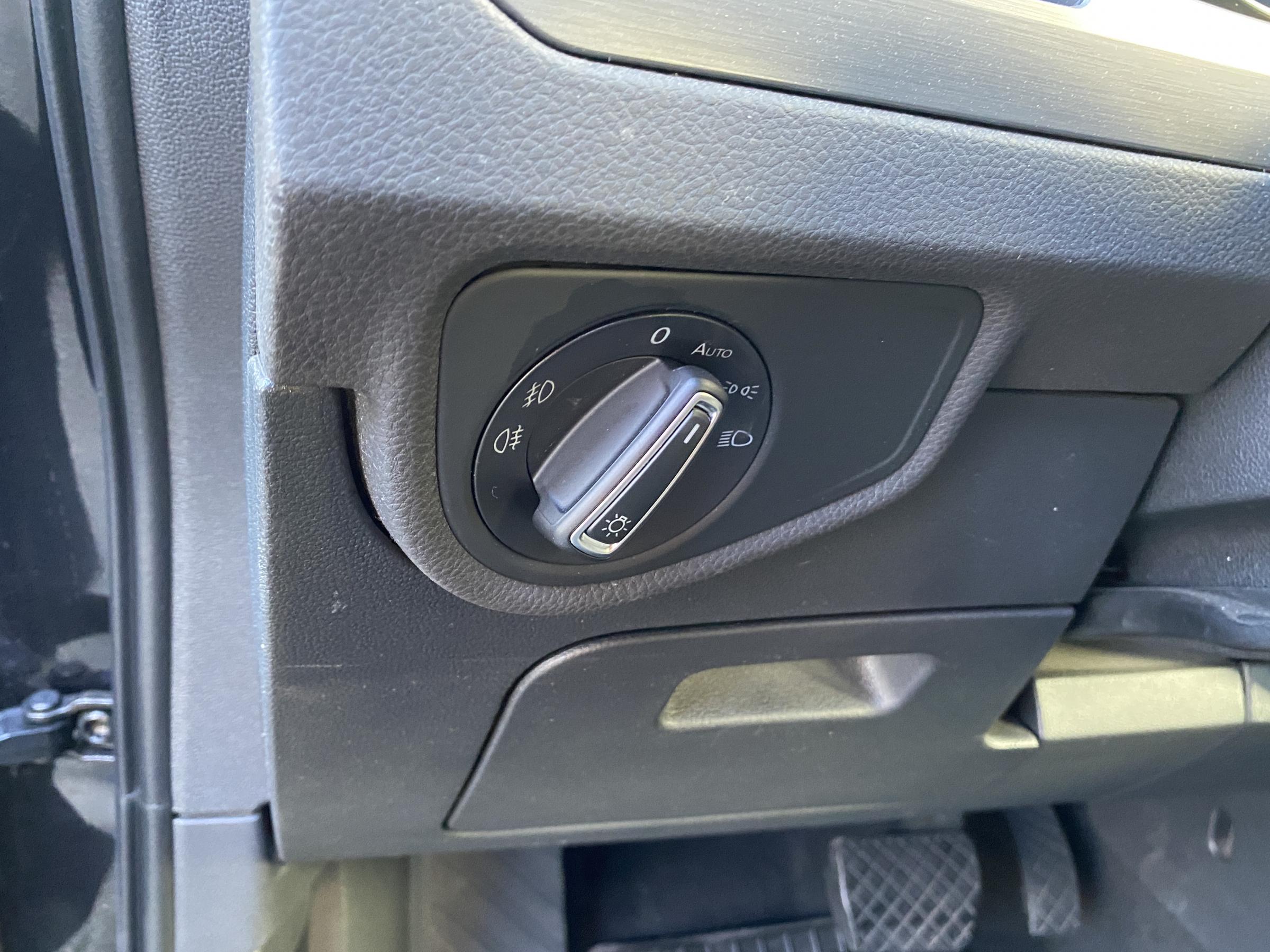 Volkswagen Touran, 2021 - pohled č. 15