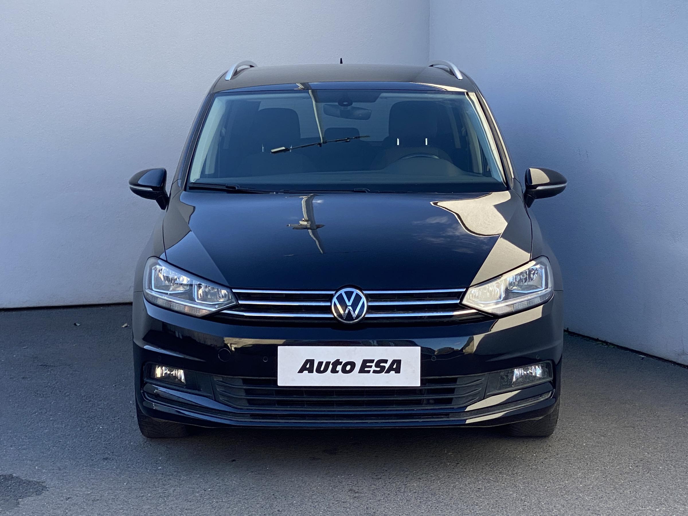 Volkswagen Touran, 2021 - pohled č. 2