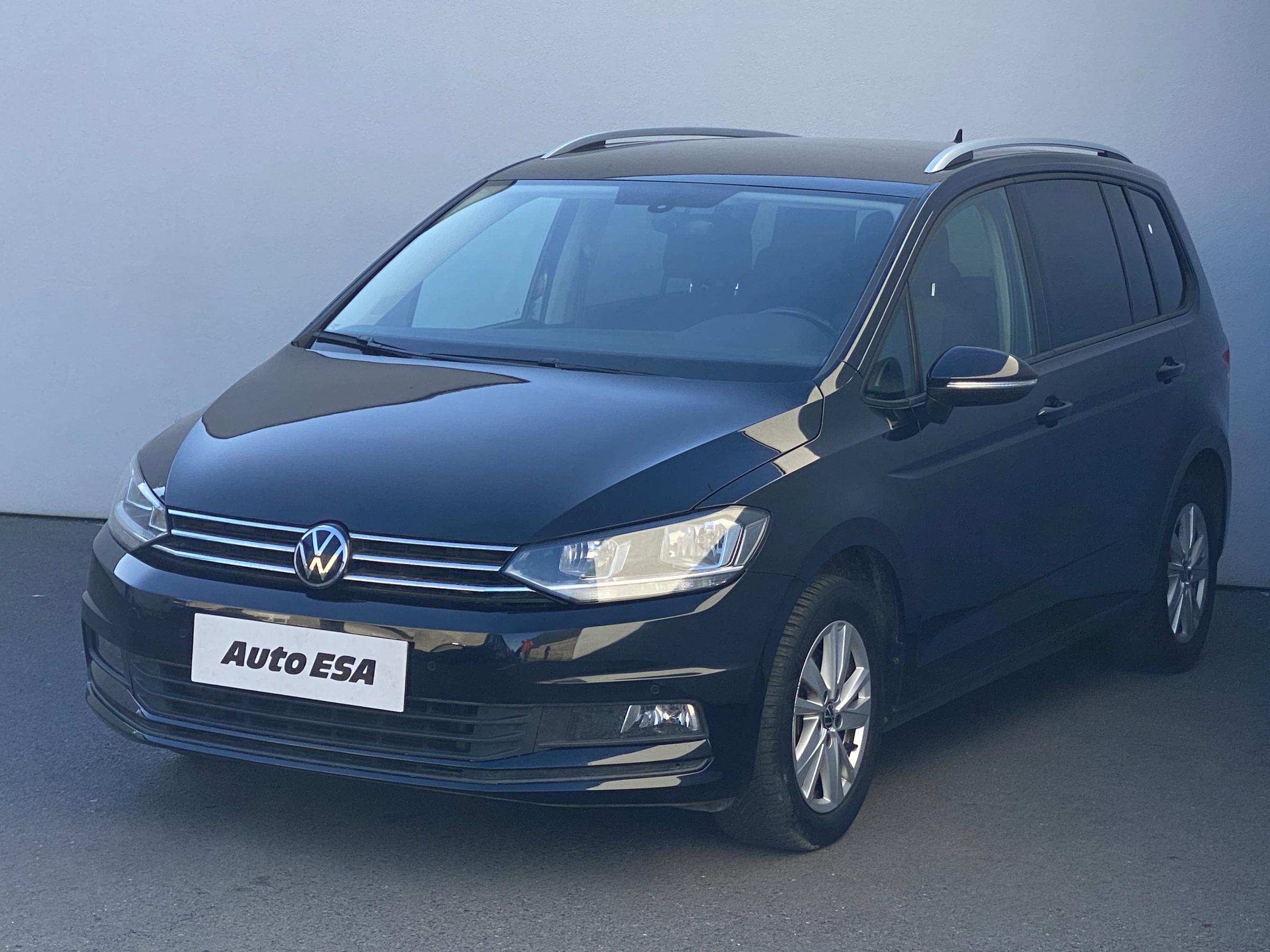 Volkswagen Touran, 2021 - pohled č. 3
