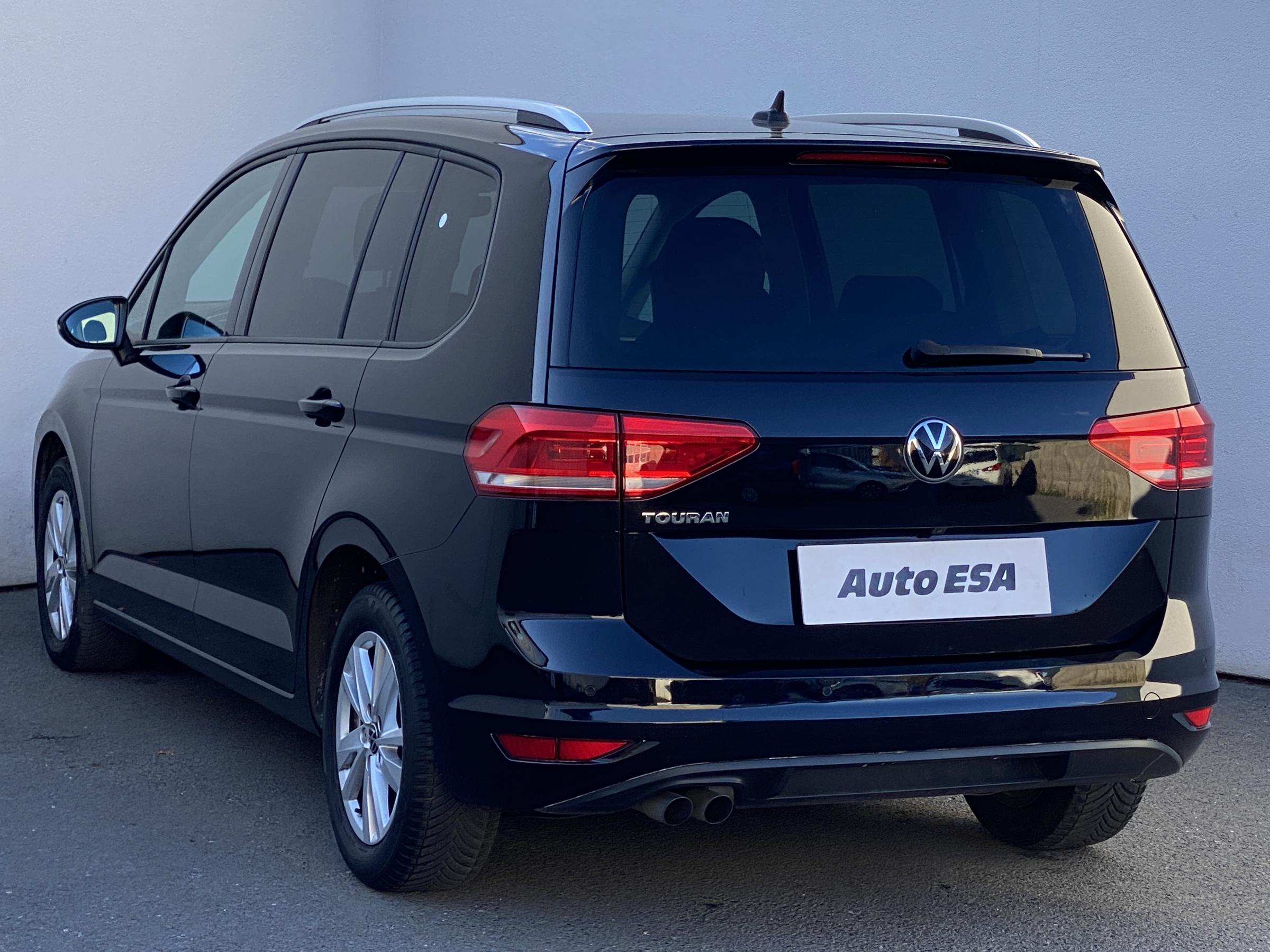 Volkswagen Touran, 2021 - pohled č. 6