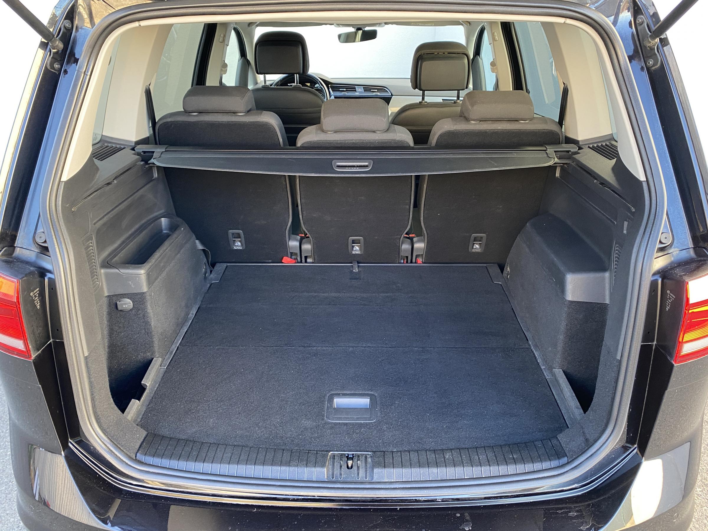 Volkswagen Touran, 2021 - pohled č. 7