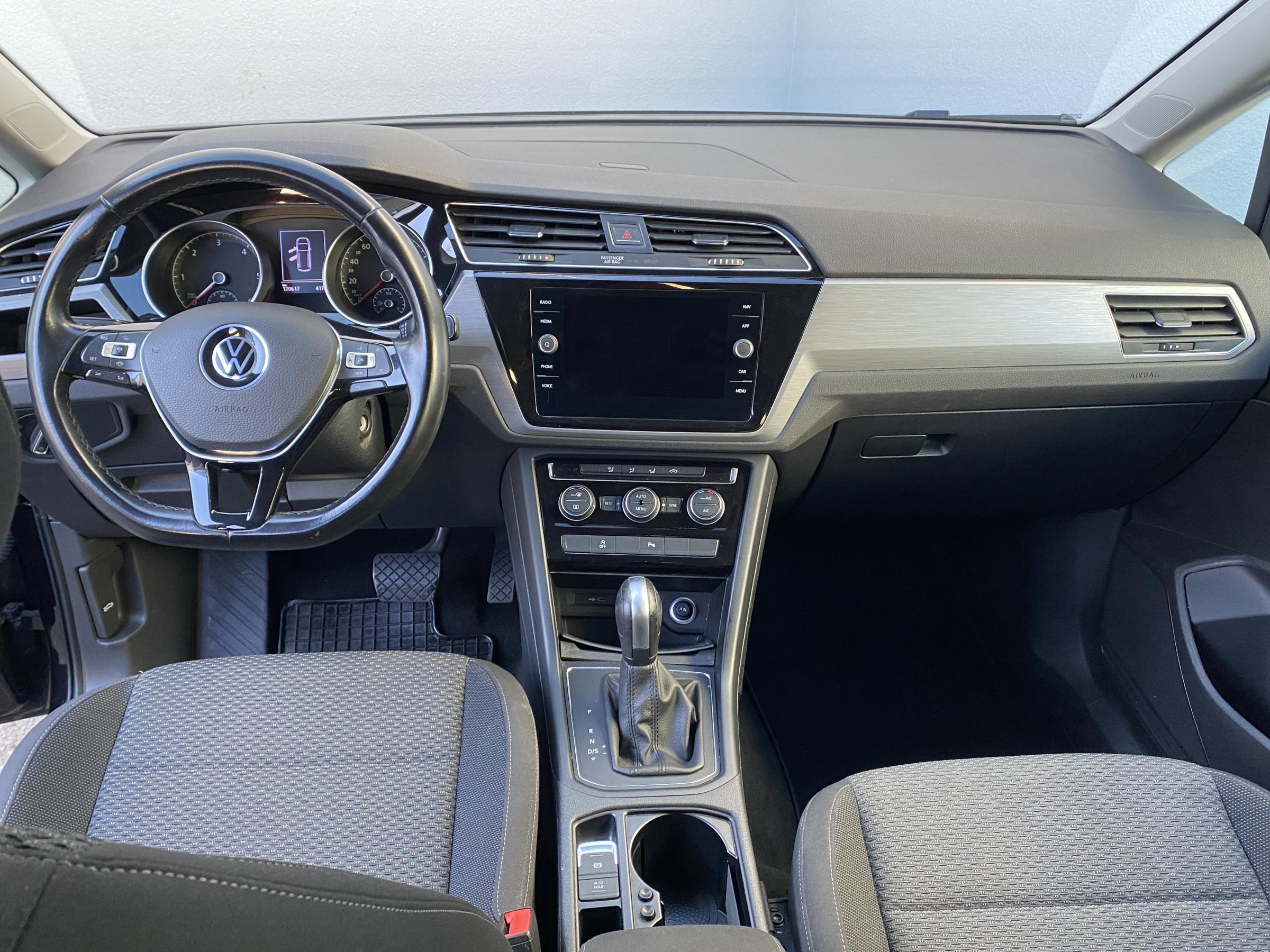 Volkswagen Touran, 2021 - pohled č. 8