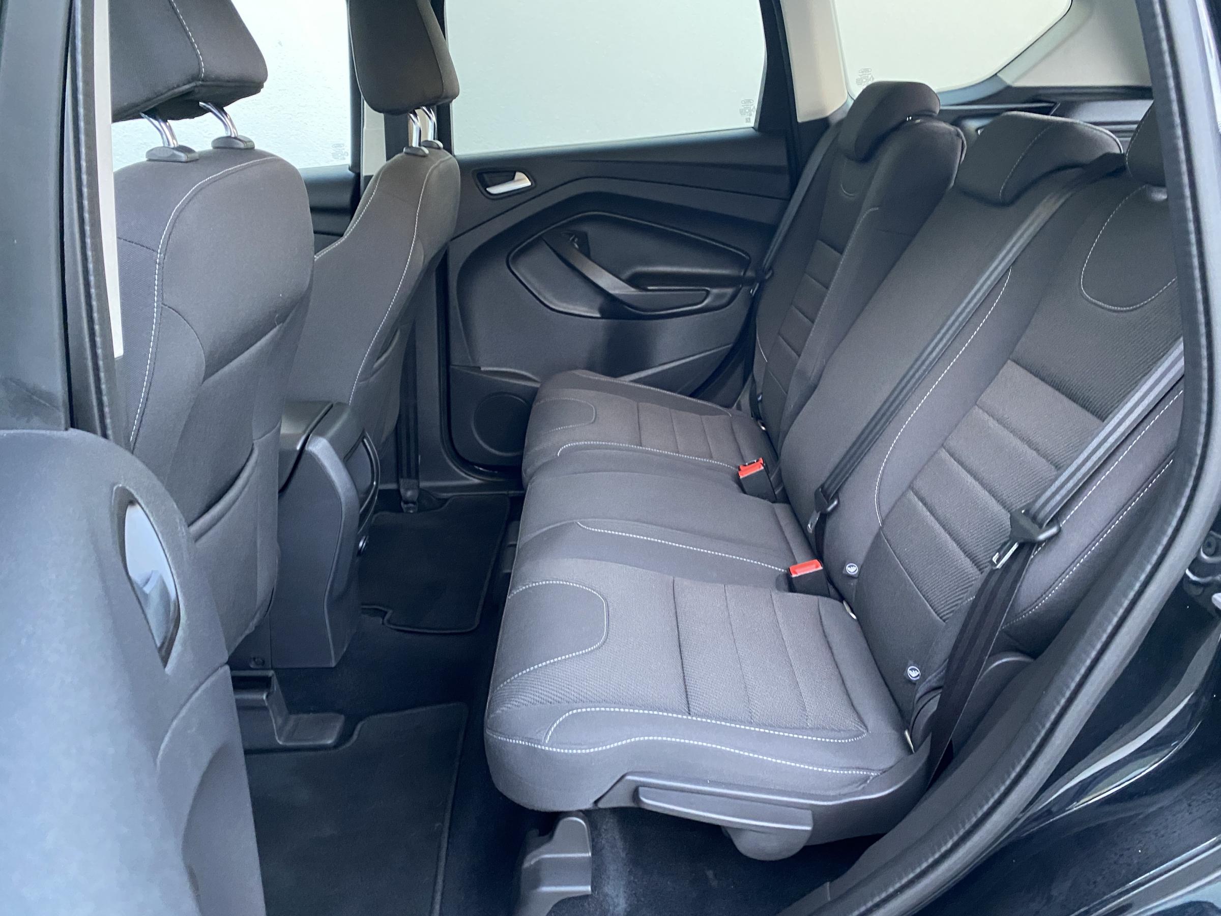 Ford Kuga, 2016 - pohled č. 10