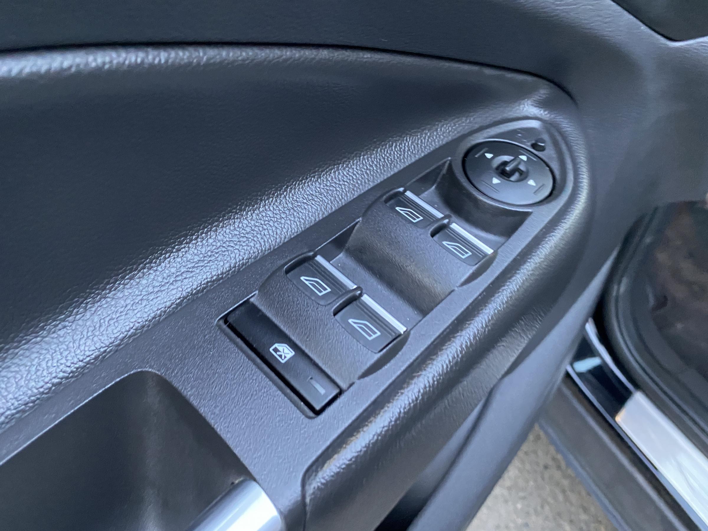 Ford Kuga, 2016 - pohled č. 13