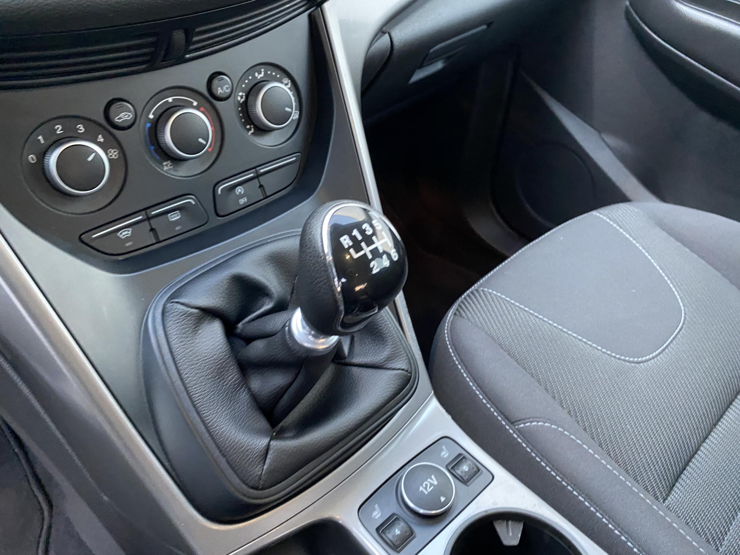 Ford Kuga, 2016 - pohled č. 16