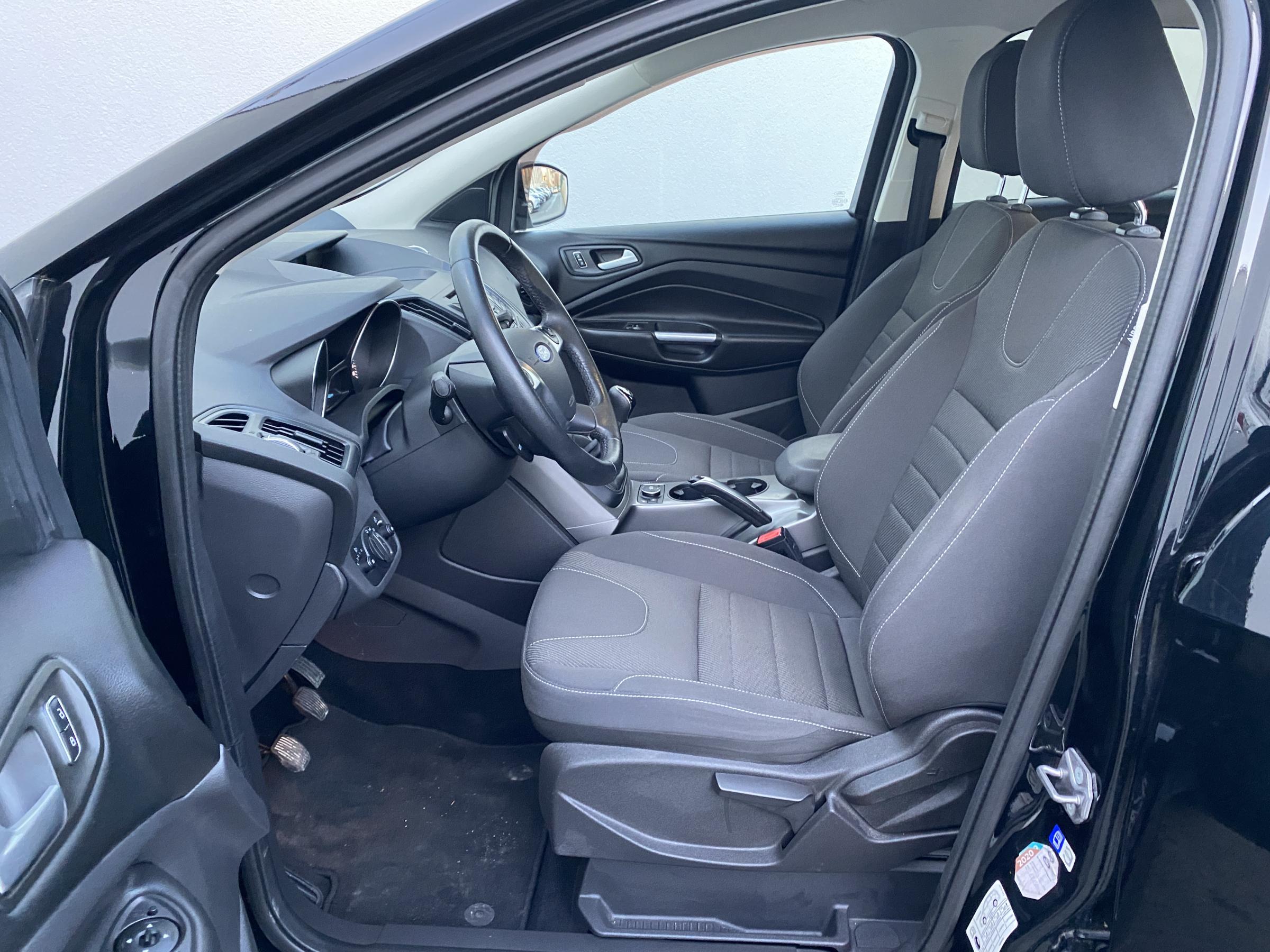 Ford Kuga, 2016 - pohled č. 9