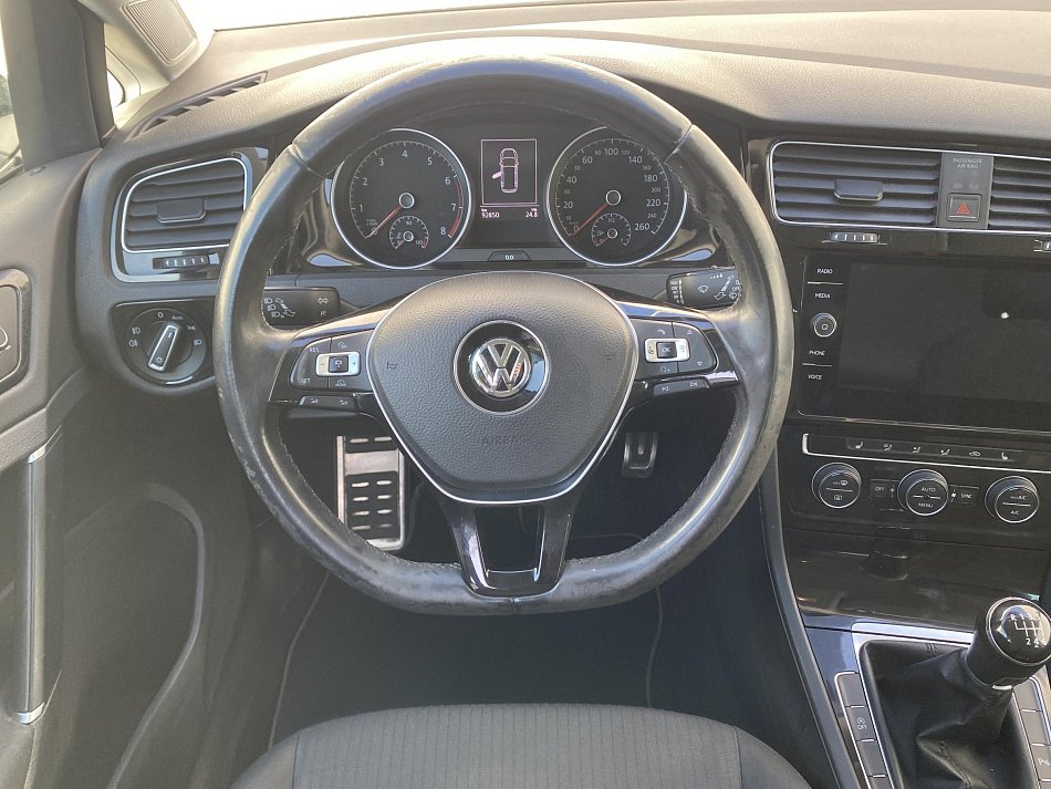 Volkswagen Golf 1.0 TSi Sound
