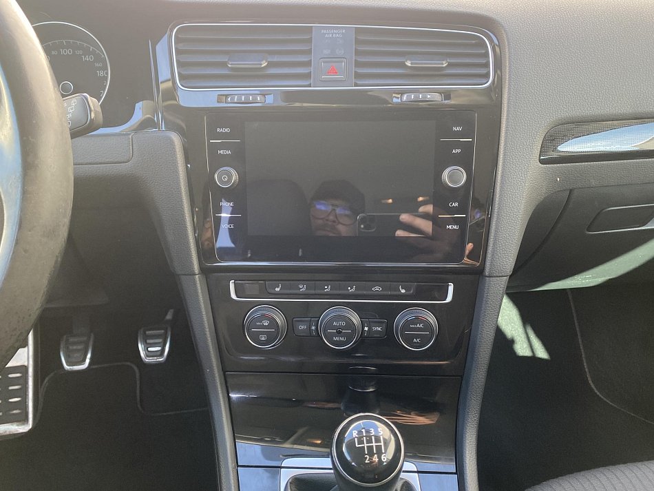 Volkswagen Golf 1.0 TSi Sound