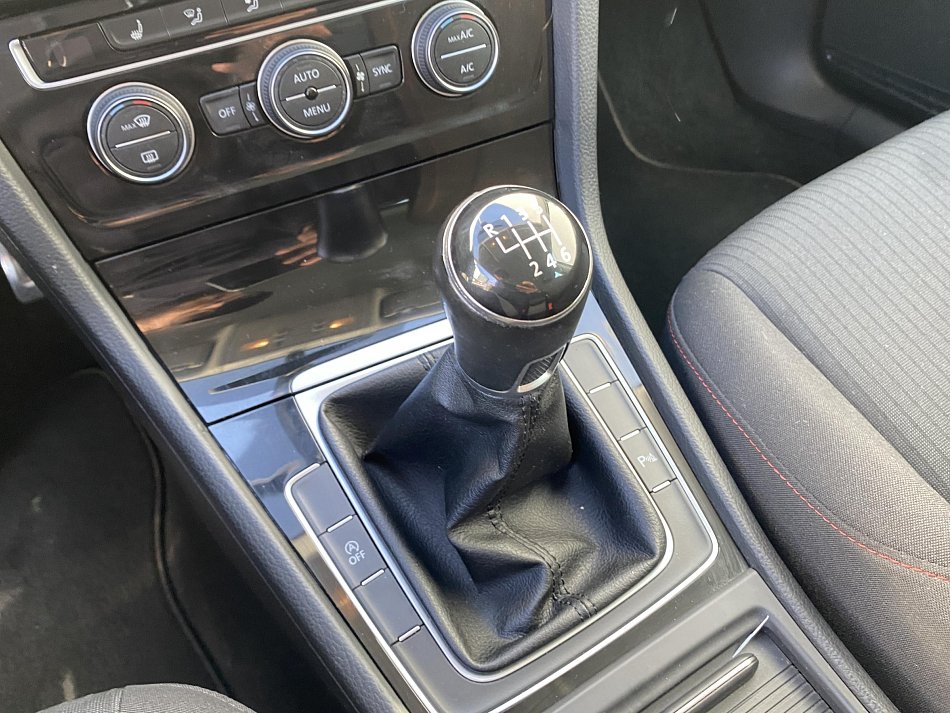 Volkswagen Golf 1.0 TSi Sound