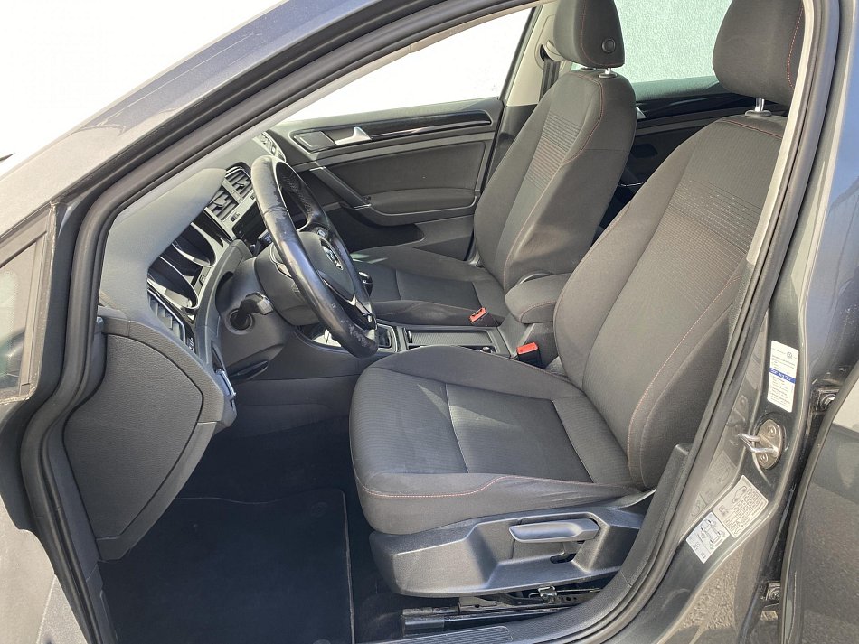 Volkswagen Golf 1.0 TSi Sound