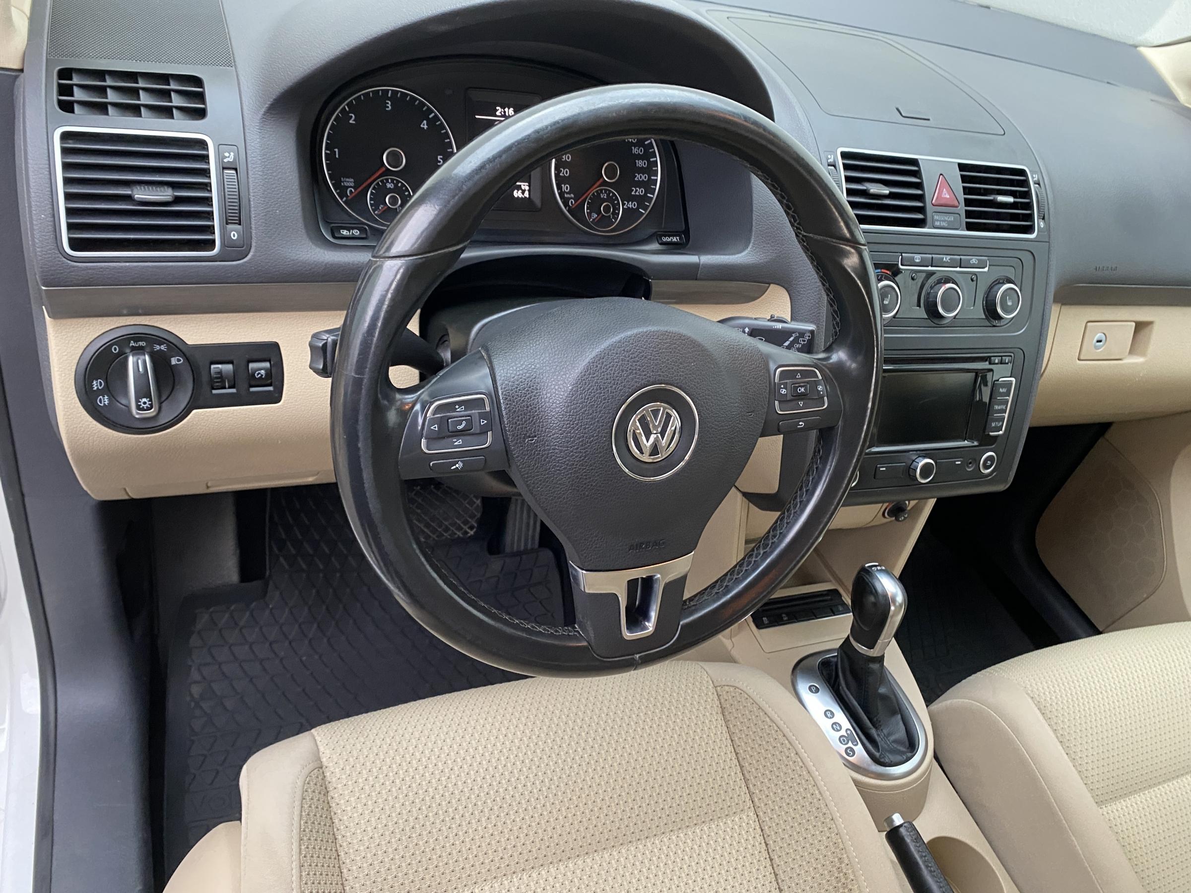 Volkswagen Touran, 2012 - pohled č. 12