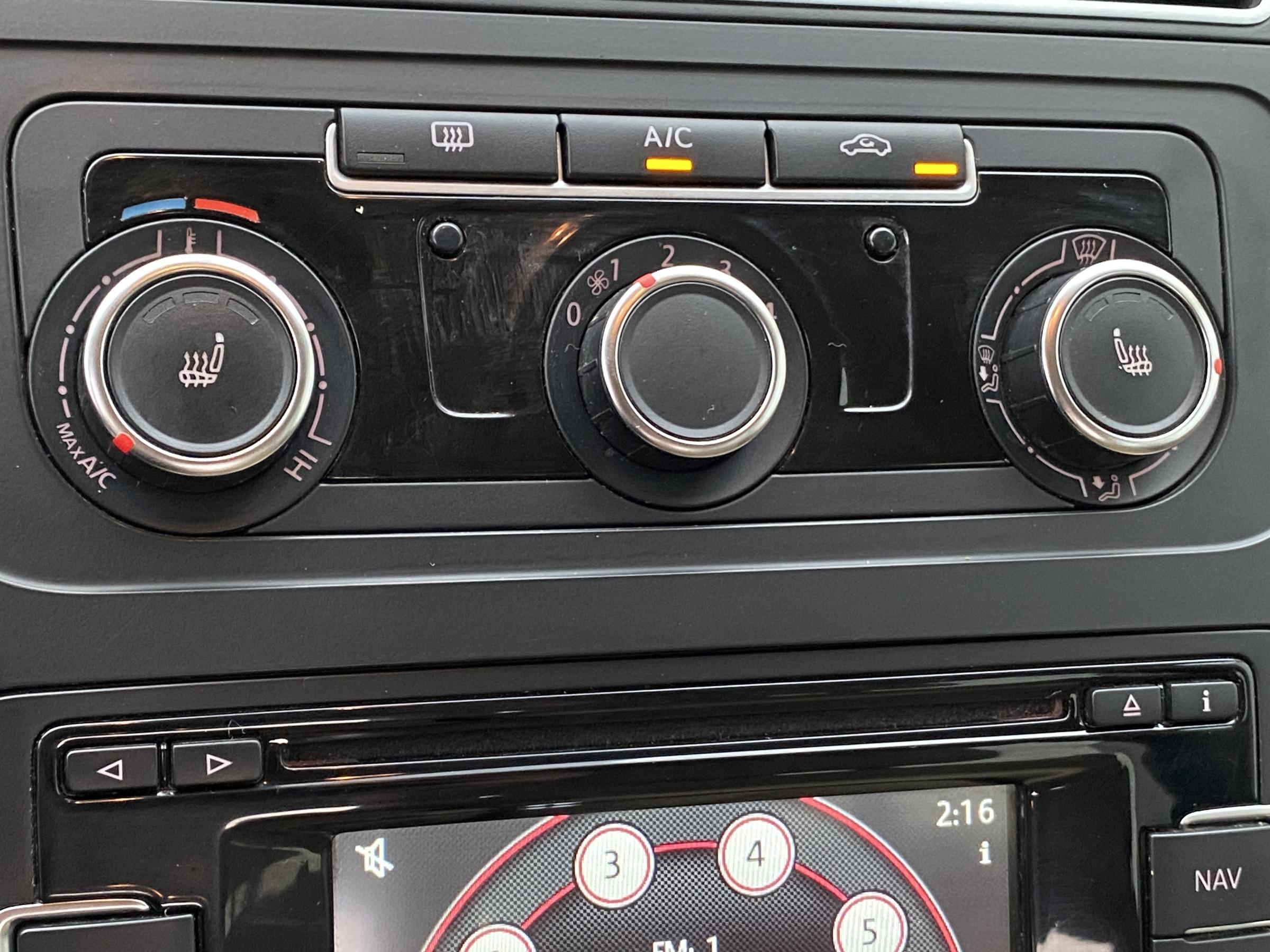 Volkswagen Touran, 2012 - pohled č. 15