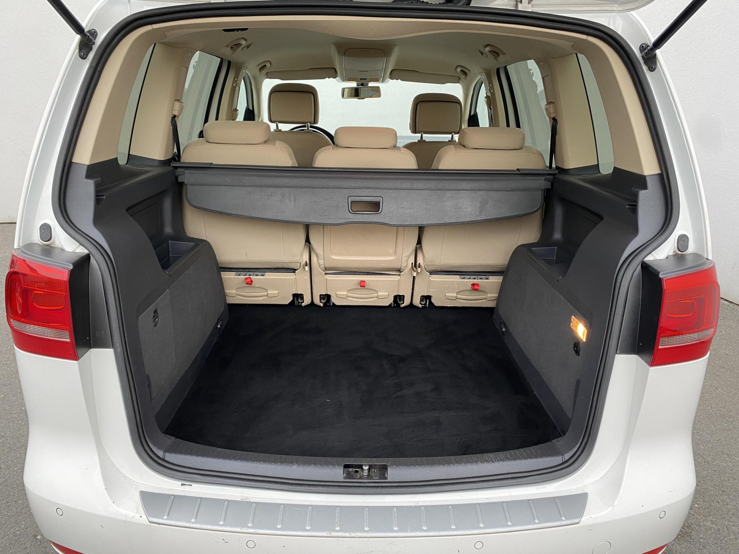 Volkswagen Touran, 2012 - pohled č. 7