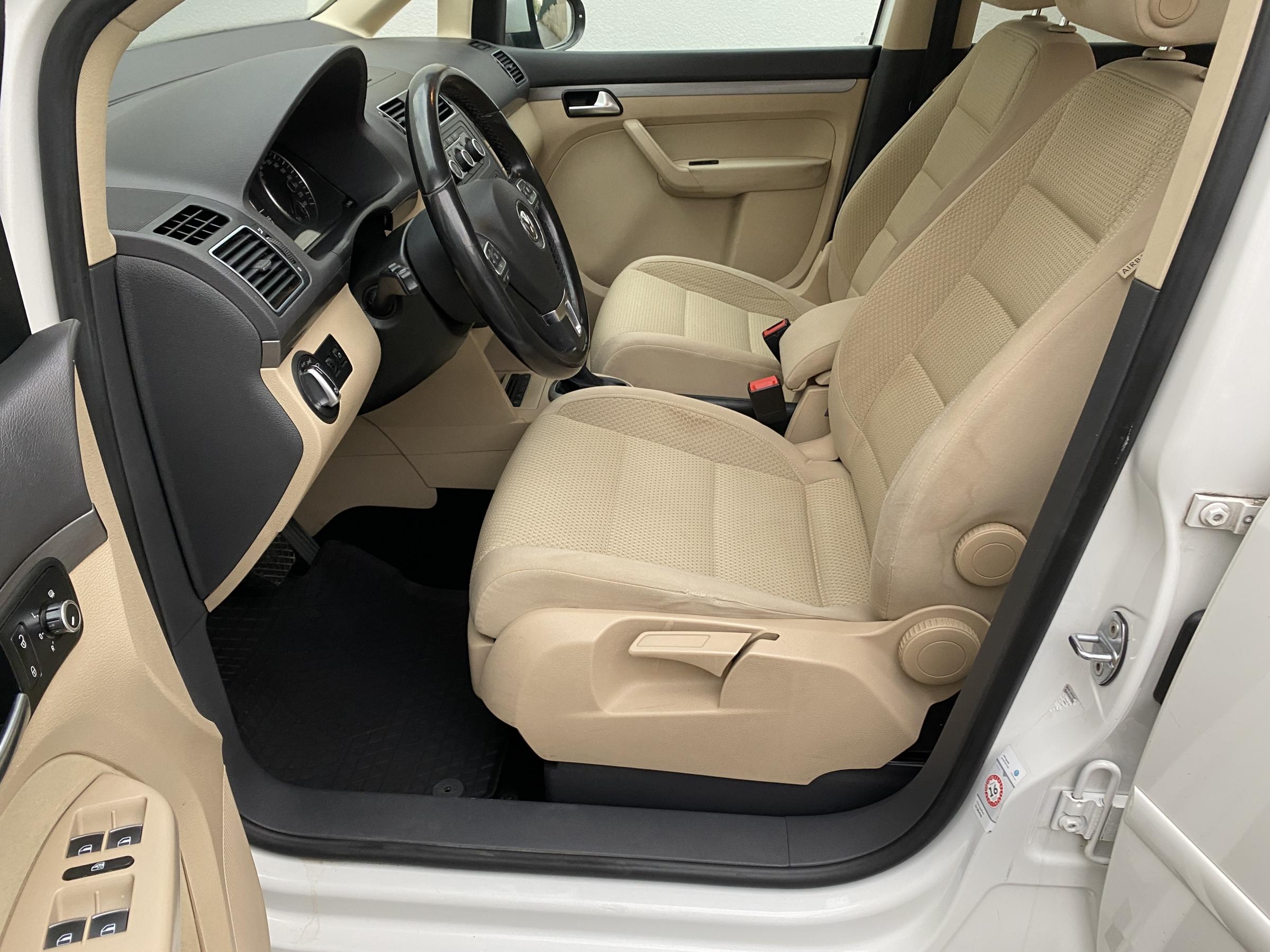 Volkswagen Touran, 2012 - pohled č. 9