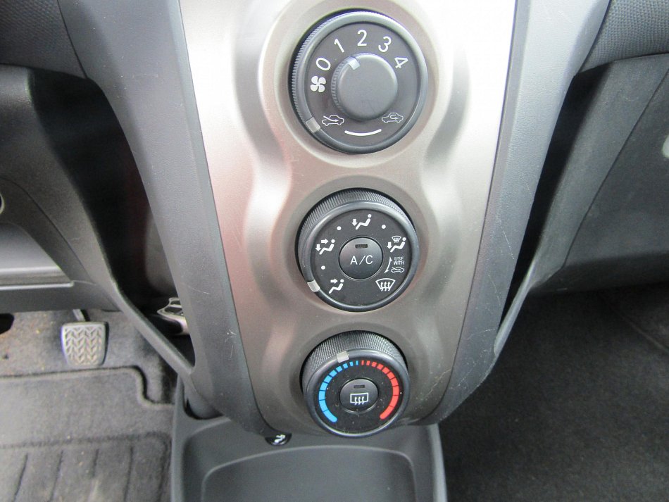 Toyota Yaris 1.0 VVT 