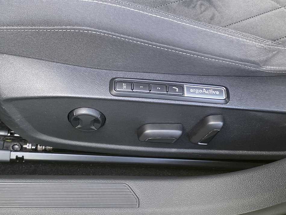 Volkswagen Golf 1.5 TSi 