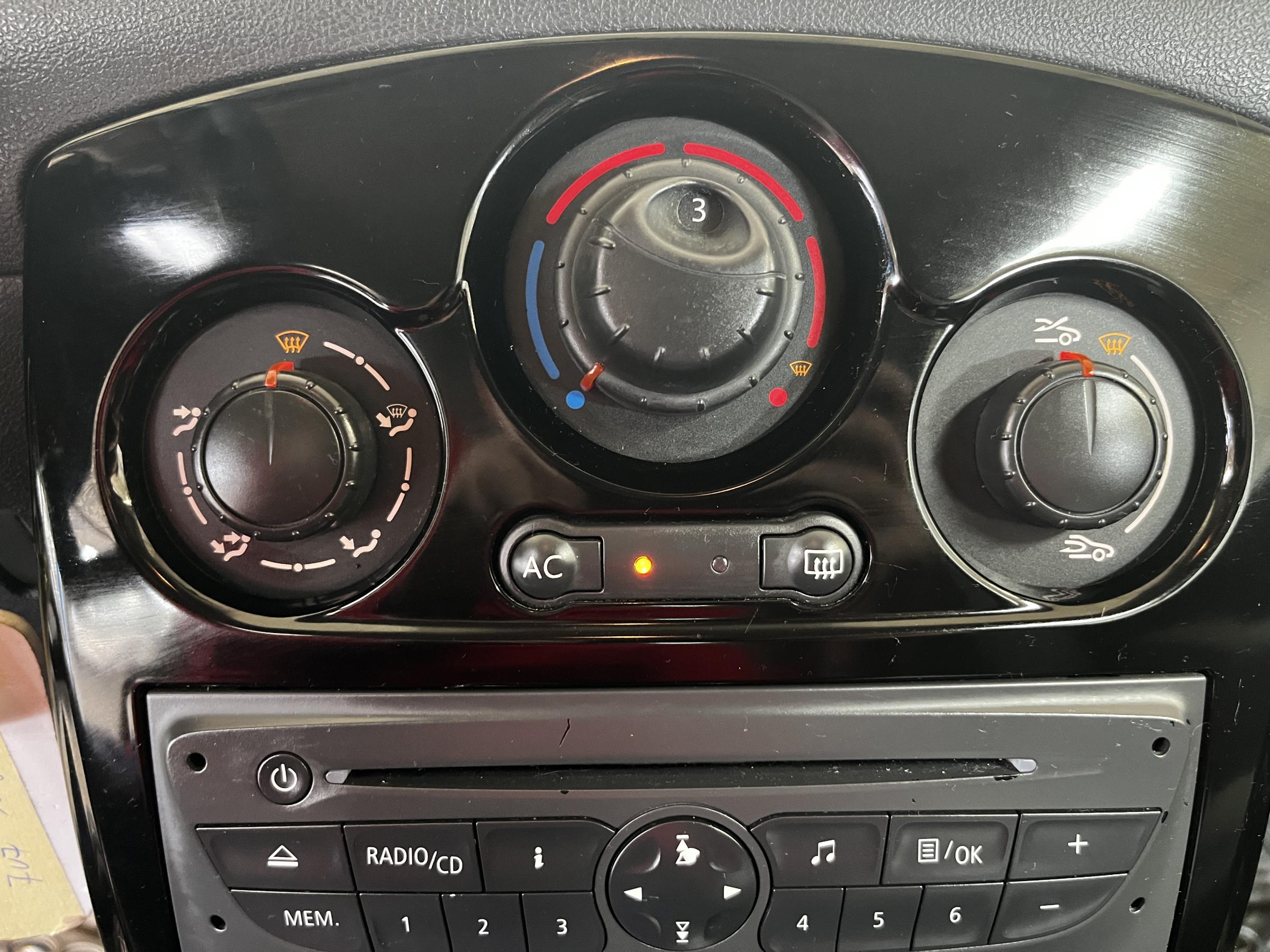 Renault Clio, 2010 - pohled č. 16