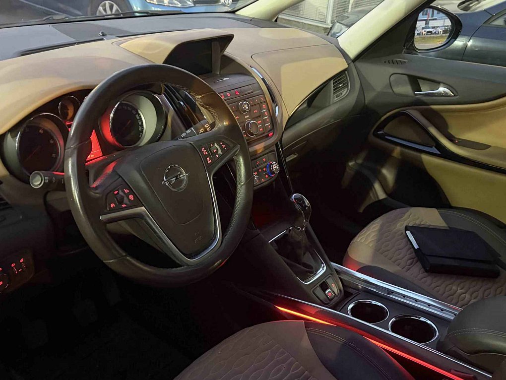 Opel Zafira 2.0CDTi 