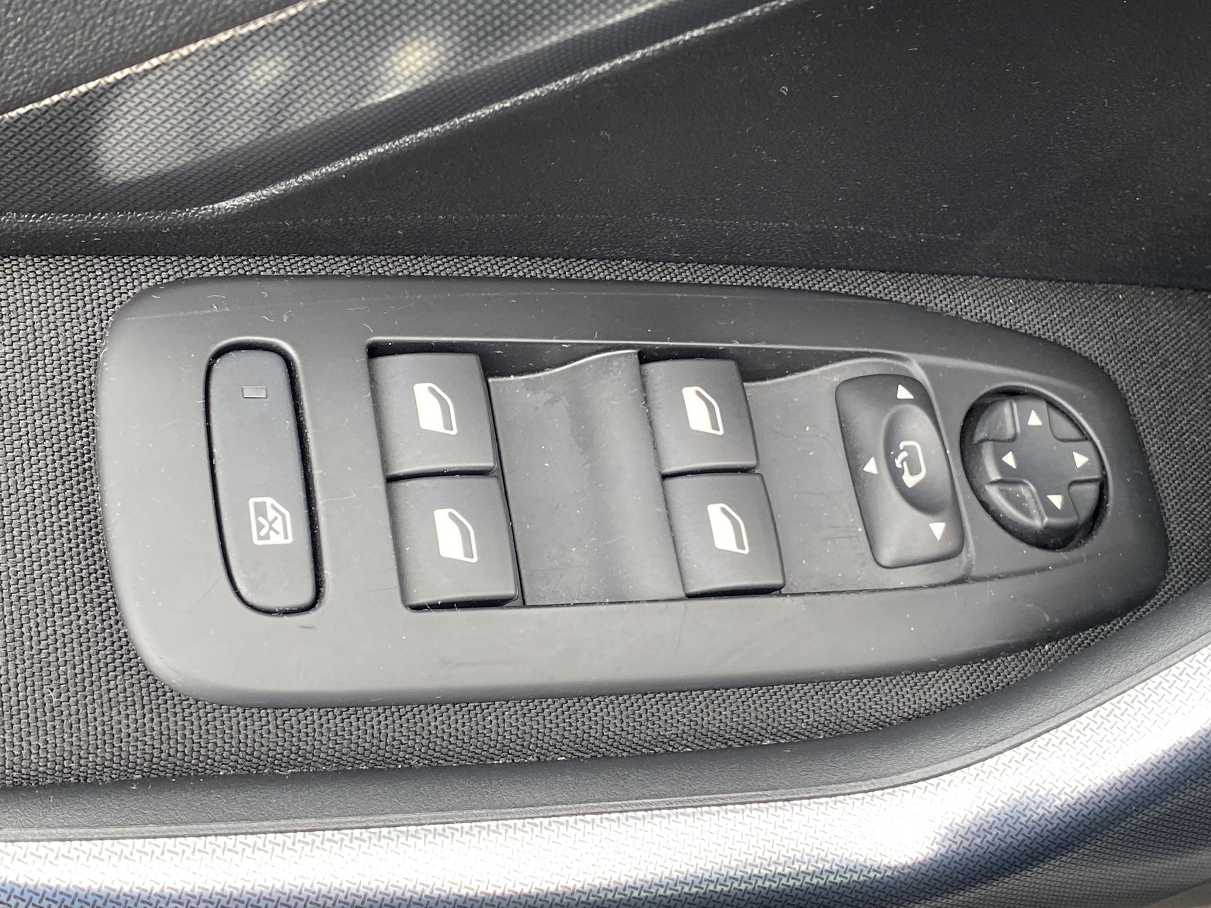 Peugeot 2008, 2015 - pohled č. 12