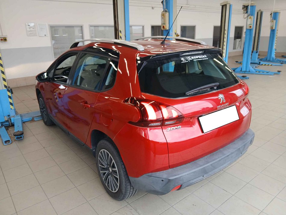 Peugeot 2008 1.2i 