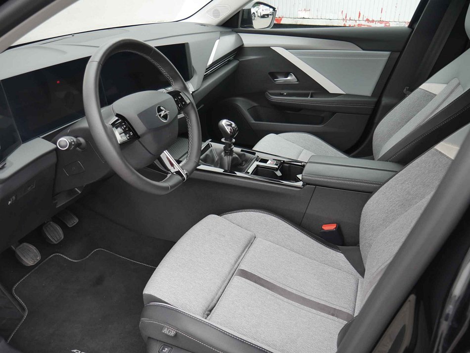 Opel Astra 1.2PT Elegance