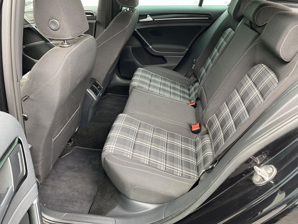 Volkswagen Golf 2.0 TDi 