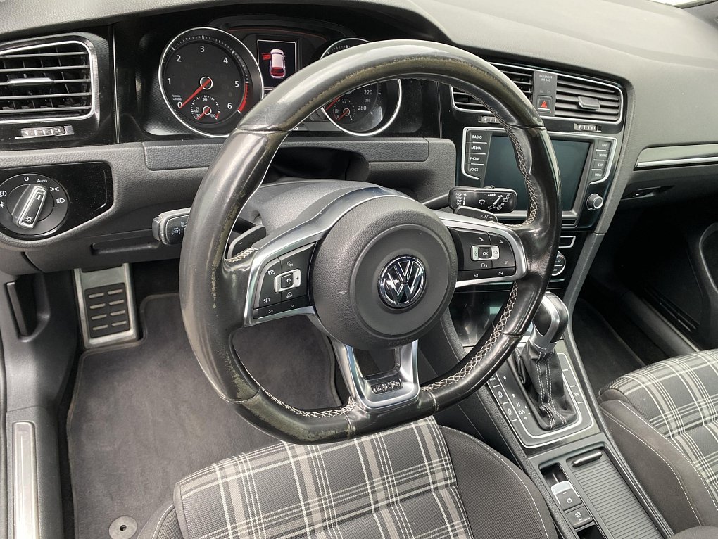 Volkswagen Golf 2.0 TDi 