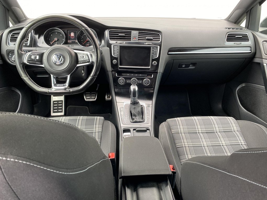 Volkswagen Golf 2.0 TDi 