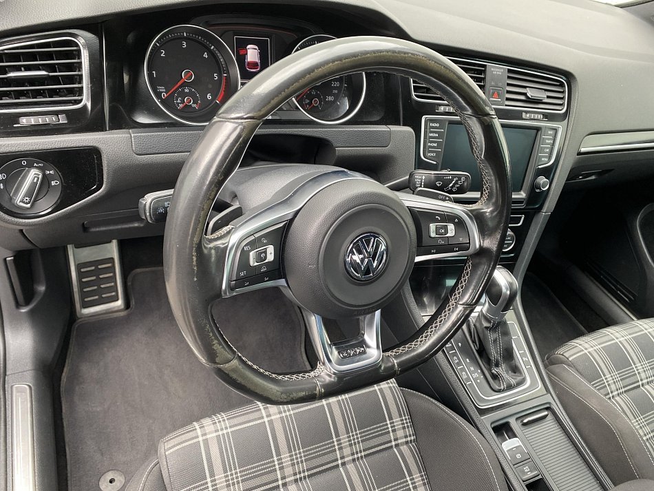 Volkswagen Golf 2.0 TDi 