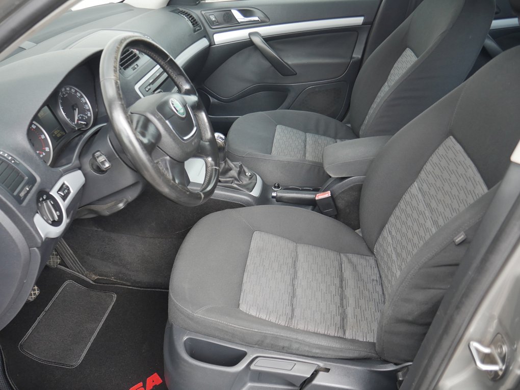 Škoda Octavia II 1.6 MPi Ambiente