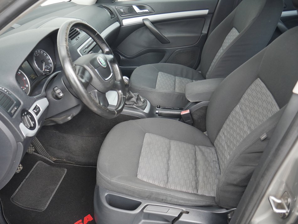 Škoda Octavia II 1.6 MPi Ambiente