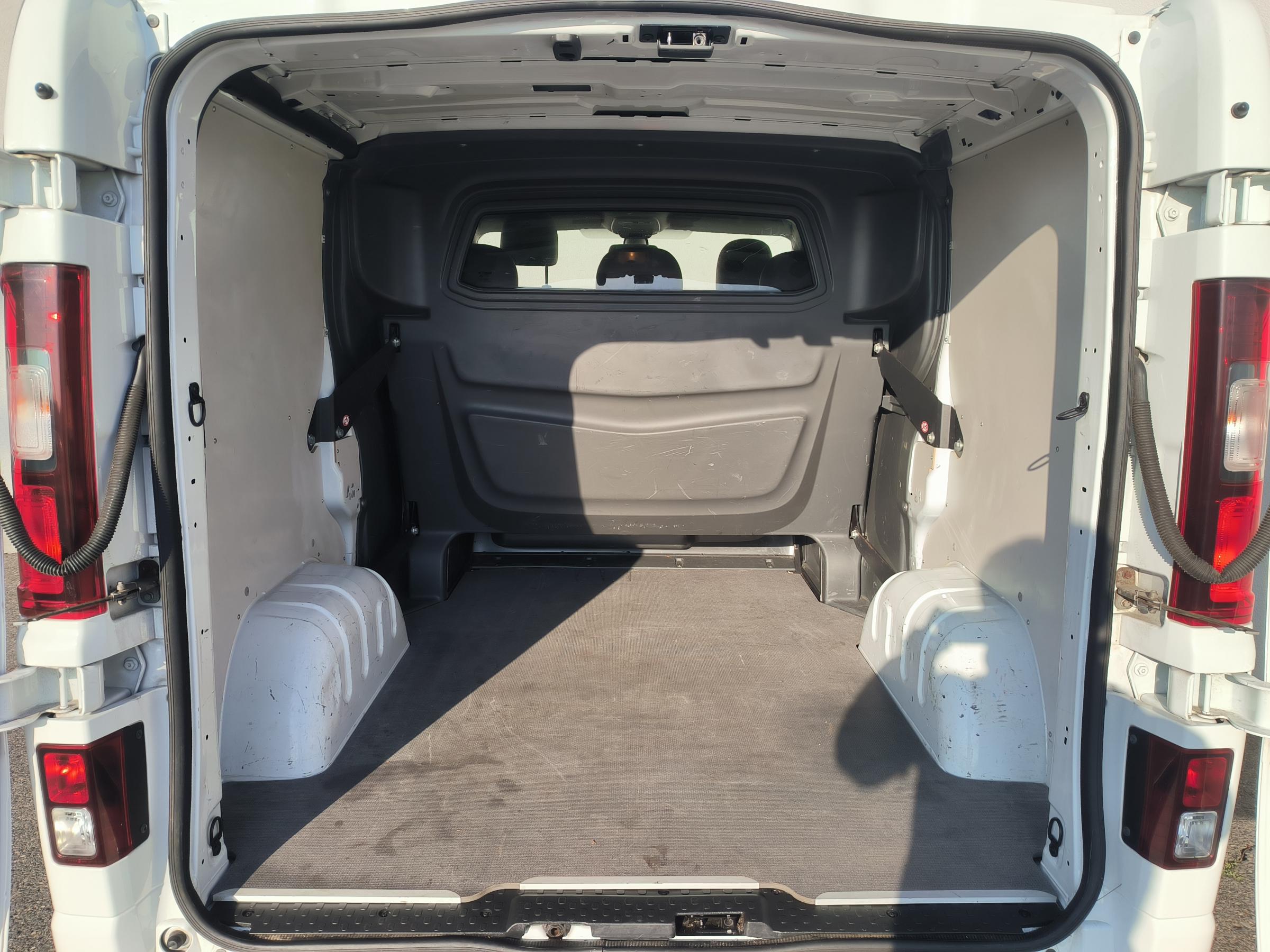 Opel Vivaro, 2016 - pohled č. 8