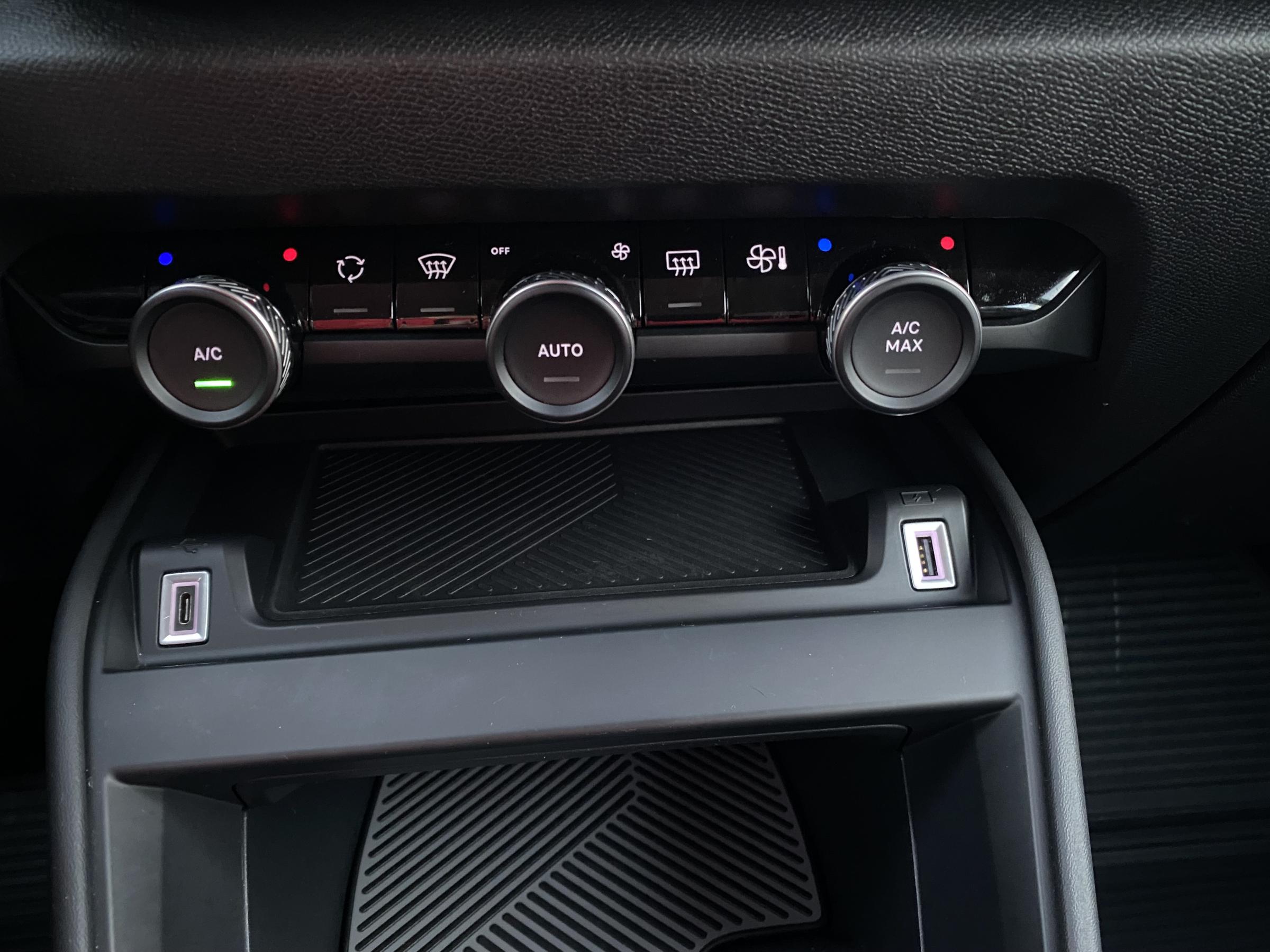 Citroën C4, 2021 - pohled č. 18