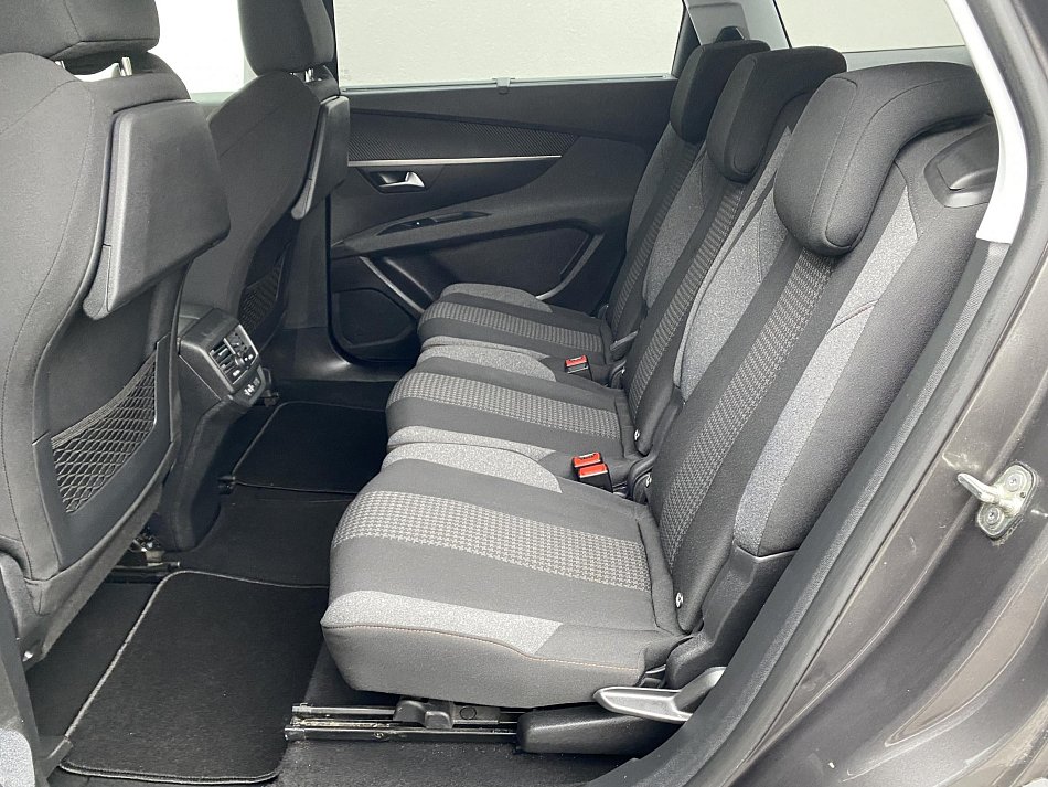 Peugeot 5008 1.2PT Active 7míst